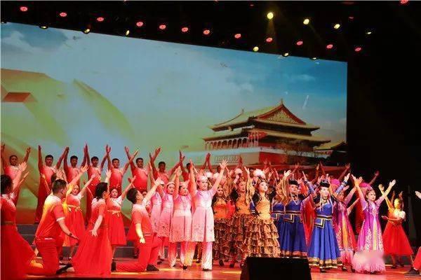 苹果Vision Pro三天售出18万台;迪士尼公布VR万向跑步地板